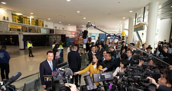 外交部:中国新任驻美大使谢锋已抵美履新,希望美方提供支持和便利   (图3) 外交部:中国新任驻美大使谢锋已抵美履新,希望美方提供支持和便利   (图3)