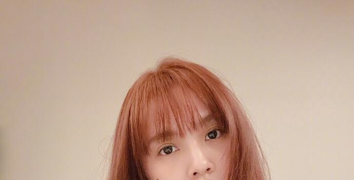 杨丞琳又换新发型,留齐刘海再染新发色,36岁显嫩回23岁(图3) 杨丞琳又换新发型,留齐刘海再染新发色,36岁显嫩回23岁(图3)