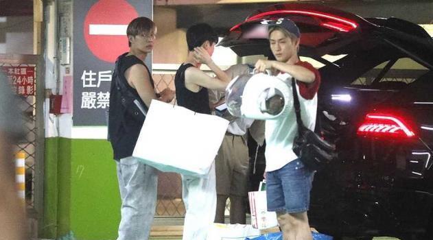 棒棒堂成员阿本为男友庆生,还点赞涉炎亚纶留言(图5) ed2d-d206dfb1a49062defdeccb840ac2a623