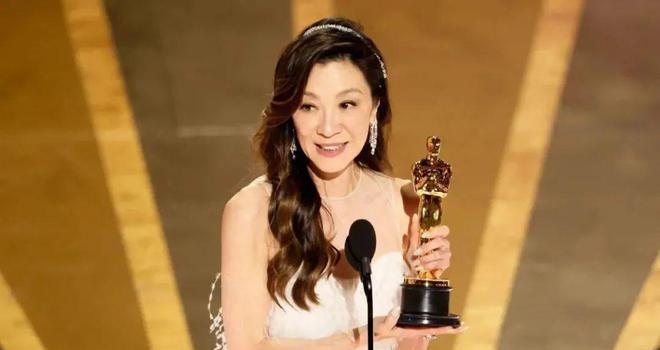 上影节一票难求，再谈《瞬息全宇宙》(图1)