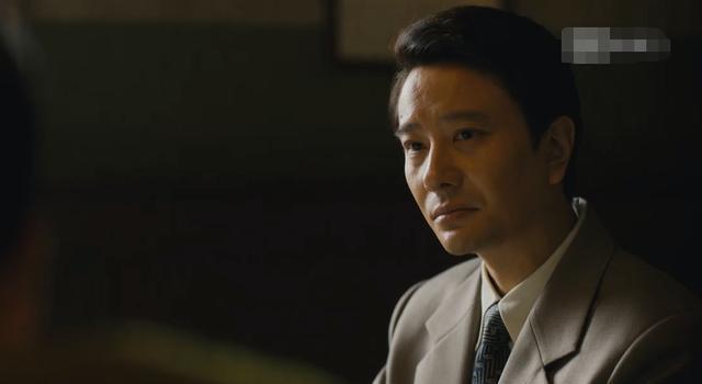 人世间：整洁的军大衣，和残缺的一条腿，暗示水自流的身世不简单(图3)