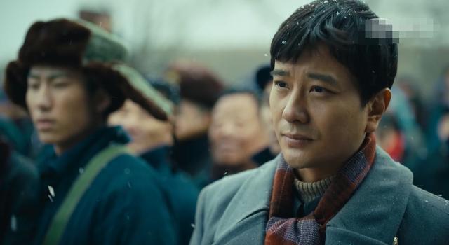 人世间：整洁的军大衣，和残缺的一条腿，暗示水自流的身世不简单(图4)