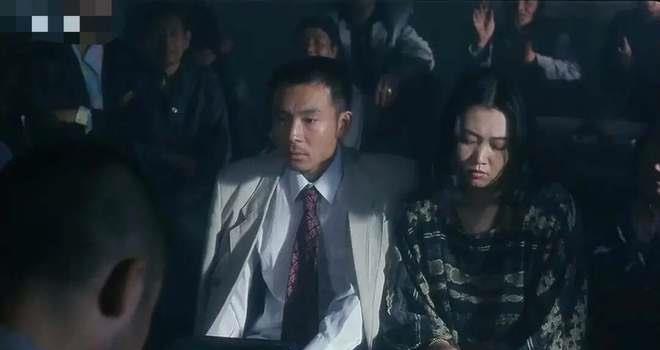 《红月亮》里16岁少女被性侵后的故事，揭露被金钱吞噬的人性黑暗(图3)