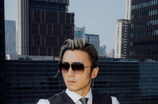 谢霆锋长子再被偶遇，16岁Lucas与女生同游，驼背严重不注意形体(图12)