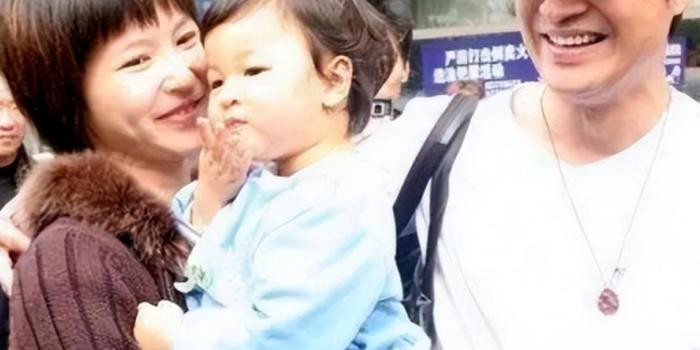 61岁“咆哮帝”官宣恋情，小女友遭群嘲“都是她们不懂珍惜你…”(图7)