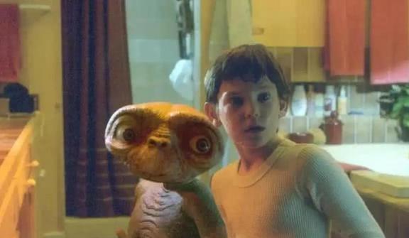 《E.T.外星人》：友谊、成长与自我发现的情感探索与社会反思(图8)