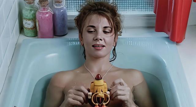 西班牙喜剧风月片《捆着我，绑着我》：从被捆绑到征服的爱情探索(图9)