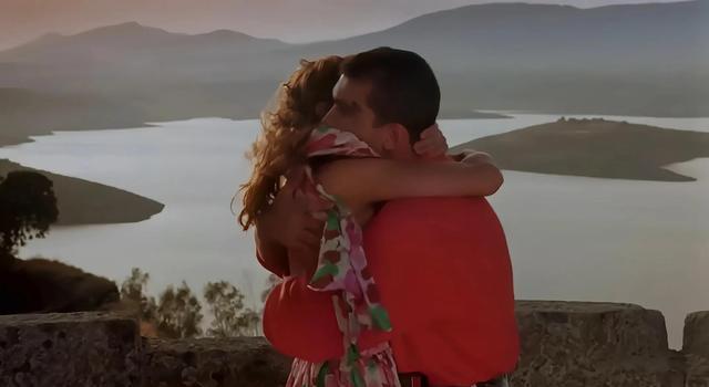 西班牙喜剧风月片《捆着我，绑着我》：从被捆绑到征服的爱情探索(图4)