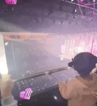 方媛带娃看郭富城演唱会,女儿大喊爸爸英文名,还能跟唱爸爸的歌(图6) 方媛带娃看郭富城演唱会,女儿大喊爸爸英文名,还能跟唱爸爸的歌(图6)