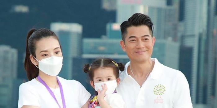 方媛带娃看郭富城演唱会,女儿大喊爸爸英文名,还能跟唱爸爸的歌(图18) 方媛带娃看郭富城演唱会,女儿大喊爸爸英文名,还能跟唱爸爸的歌(图18)