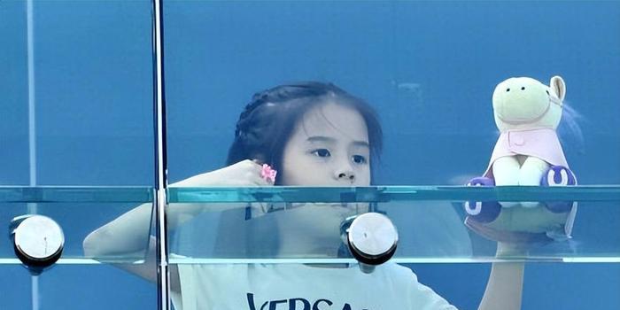 方媛带娃看郭富城演唱会,女儿大喊爸爸英文名,还能跟唱爸爸的歌(图17) 方媛带娃看郭富城演唱会,女儿大喊爸爸英文名,还能跟唱爸爸的歌(图17)