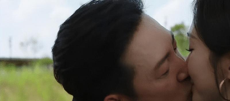 《闪耀的她》播出，秦岚王阳热吻引热议，魏大勋能吃醋吗？(图5)