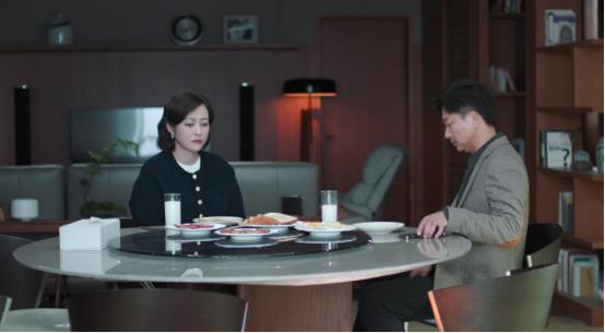 首播收视率破1，《新闻联播》花18秒强推，央视这部生活剧爆了(图11)