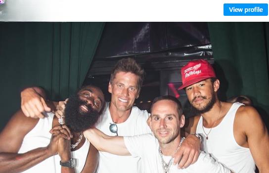 首播收视率破1，《新闻联播》花18秒强推，央视这部生活剧爆了(图33)