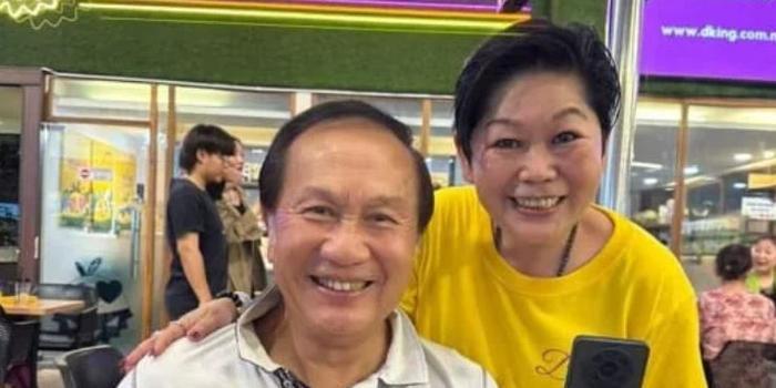 72岁郭峰近况曝光，两鬓花白身体依旧硬朗，面色红润精神焕发(图1)