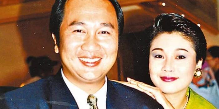 72岁郭峰近况曝光，两鬓花白身体依旧硬朗，面色红润精神焕发(图2)