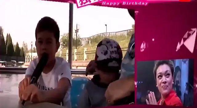 史可俩混血儿子长大了!老大肌肉健壮似施瓦辛格,老二瘦削颜值最高(图11) 史可俩混血儿子长大了!老大肌肉健壮似施瓦辛格,老二瘦削颜值最高(图11)