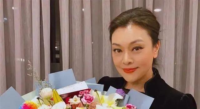 史可俩混血儿子长大了!老大肌肉健壮似施瓦辛格,老二瘦削颜值最高(图16) 史可俩混血儿子长大了!老大肌肉健壮似施瓦辛格,老二瘦削颜值最高(图16)