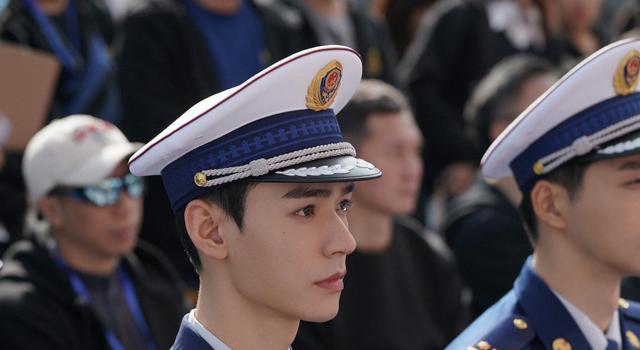 《安乐传》空降开播，但凡热巴拉胯一点，就压不住堪称绝色的龚俊(图11)