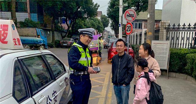 43岁民警在处置警情时被嫌疑人持刀刺伤,不幸牺牲 (图5) 43岁民警在处置警情时被嫌疑人持刀刺伤,不幸牺牲 (图5)