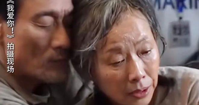 电影《我爱你》没人看？惠英红哽咽回应观众：我向你道歉！(图8)