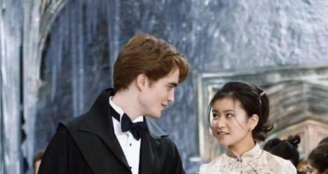 井川里予内衣外穿的性张力,为啥比不过宋轶的耐克配旗袍?(图5) 井川里予内衣外穿的性张力,为啥比不过宋轶的耐克配旗袍?(图5)