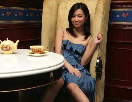 49岁徐静蕾近况曝光：晒高端泳池照，定居美国6年，已吃成胖美人(图19)