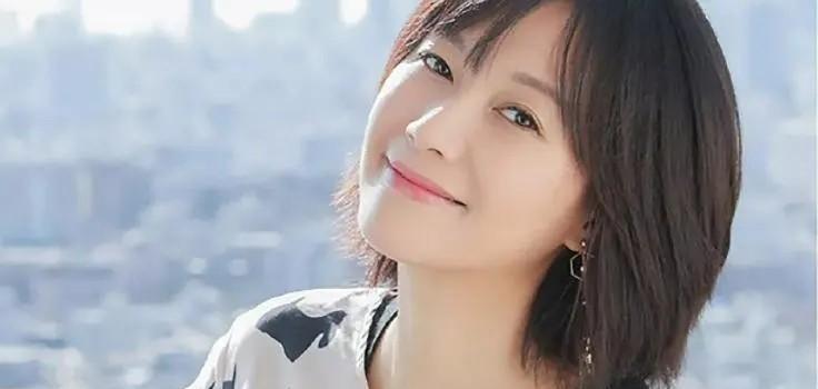 49岁徐静蕾近况曝光：晒高端泳池照，定居美国6年，已吃成胖美人(图22)