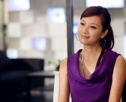 49岁徐静蕾近况曝光：晒高端泳池照，定居美国6年，已吃成胖美人(图21)