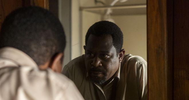 ​《思维笼》，超诡谲的悬疑惊悚电影，杀人魔将死者扮成黄金天使(图11)