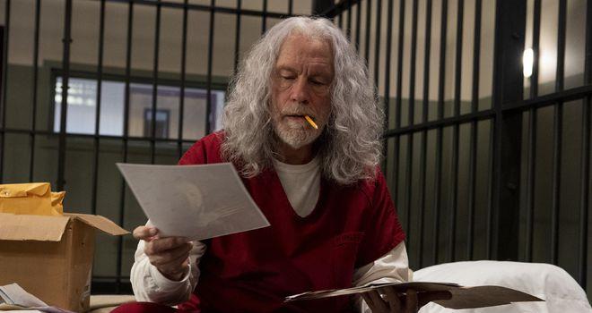 ​《思维笼》，超诡谲的悬疑惊悚电影，杀人魔将死者扮成黄金天使(图10)