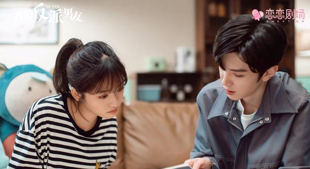 同样演被陈哲远“守护的女孩”，赵露思和沈月对比，差别就出来了(图9)