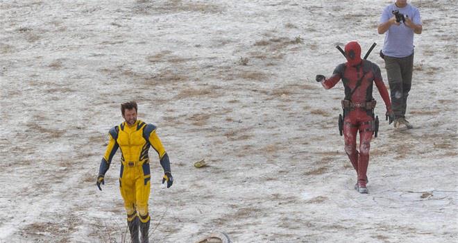 小贱贱PK金刚狼！《死侍3》曝片场照 打斗戏开拍(图6)