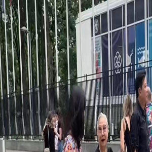 57岁戏骨一家美国生活惬意,专人接待游联合国,女儿超180赛明星
