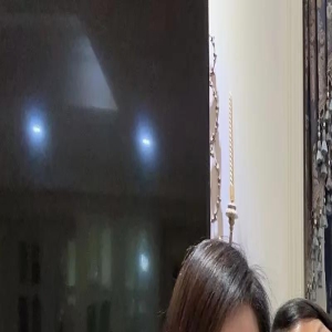 张庭一家法国度假!13岁女儿晒高档酒店心情好,生活优渥不受影响