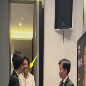 61岁马景涛为微商站台太掉价,嘴歪、脸部浮肿,疑医美失败!