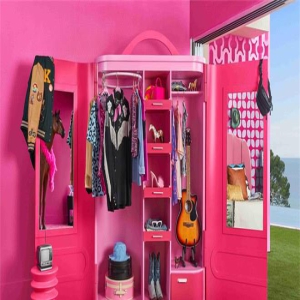 “芭比梦幻屋”开放预定 高司令变房东亲自接待