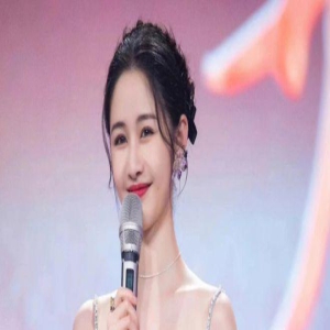 女主持人梁田自称被“视奸”,本人已离职湖南卫视,网友质疑炒作