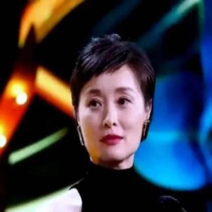 曾经出道即巅峰的这3位中年女星,风光背后却情路坎坷