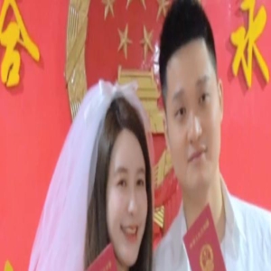 张大奕官宣结婚,秀钻戒坐300万大G,总裁为她辞职,网友:还会离
