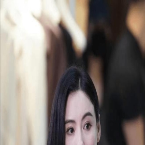 43岁的张柏芝登上热搜,大病初愈,真实状态引热议!