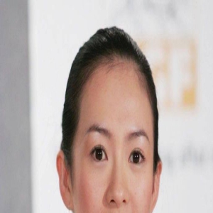 章子怡19年前旧照曝光,淡妆出镜笑容甜美可人