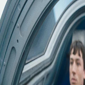 《闪电侠》曝电影片段 闪电侠与蝙蝠侠热烈讨论