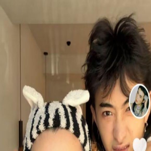 伊能静儿子给好友化妆,男方打扮太过阴柔,两人睡一张床惹争议