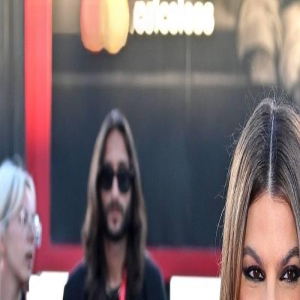 比安卡·布兰多里妮·达达出席电影节,穿开黑色开叉长裙,大露美腿