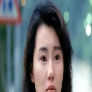 张曼玉近况曝光!久居伦敦,和陌生男子逛香奈儿,拒绝合影引热议