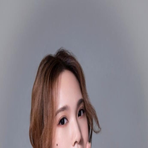 杨丞琳挺懂时尚,“奶奶衫”也能穿出少女感,真俏皮