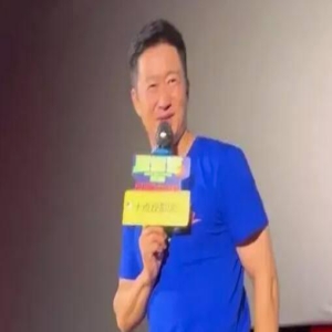 吴京回应一个人跑路演的原因 ,回顾那英汪峰杨坤刀郎事件,歌词有内涵?
