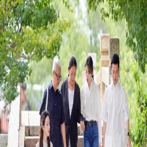 刘涛马凡舒倪萍同游古镇!她和马凡舒美成姐妹,倪萍却老到让人扶