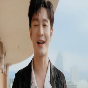 黄晓明和圈中大佬聚会,背神秘醉酒女子显卑微,姜文方中信不敢管